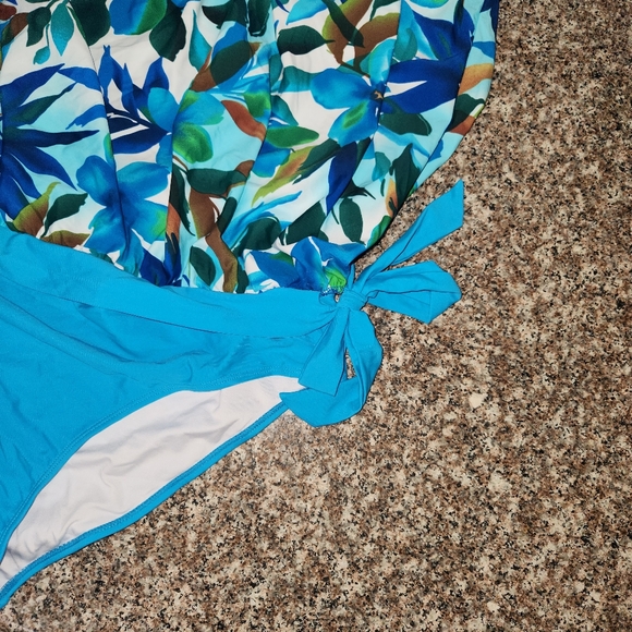 Tropical Floral 2 pc Swimsuit - Picture 3 of 8